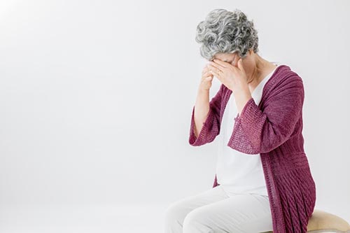 眼瞼下垂になると起こる症状